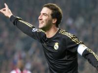 IM电竞投注平台-布雷默状态火热引领战术革命，AC米兰红色风暴冲垮突尼斯防线