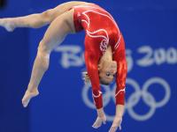 IM电竞游戏-冰火交锋，当欧冠半决赛的战术风云，照进森林狼收割湖人的赛场哲学