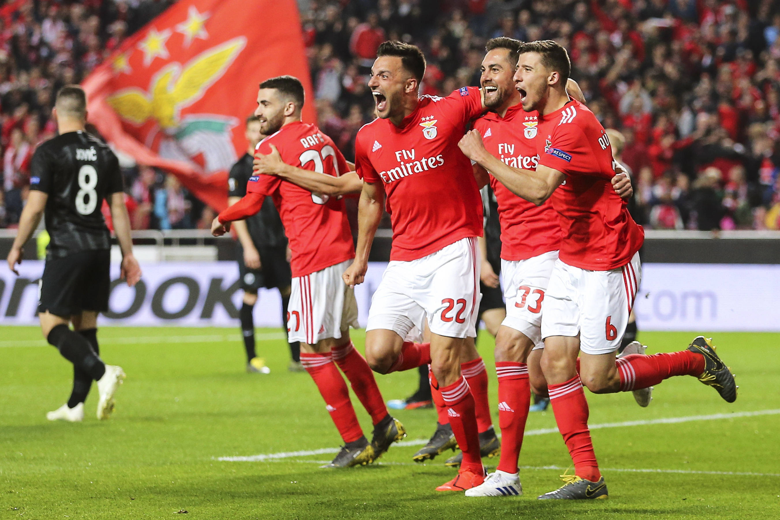 阿贾克斯取得关键胜利,进入半决赛 阿贾克斯取得关键胜利,进入半决赛