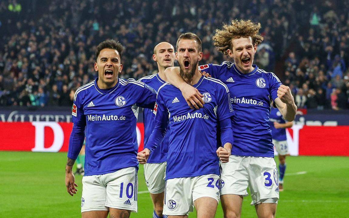 阿贾克斯客场逼平沙尔克,争取后程突围的简单介绍 阿贾克斯客场逼平沙尔克,争取后程突围的简单介绍