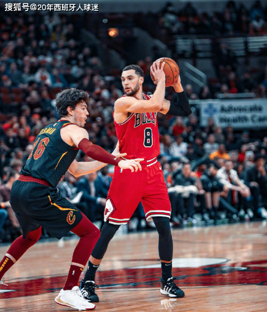 恒大崛起:胜上港豪取六连胜,冲击冠军宝座! 恒大崛起:胜上港豪取六连胜,冲击冠军宝座!