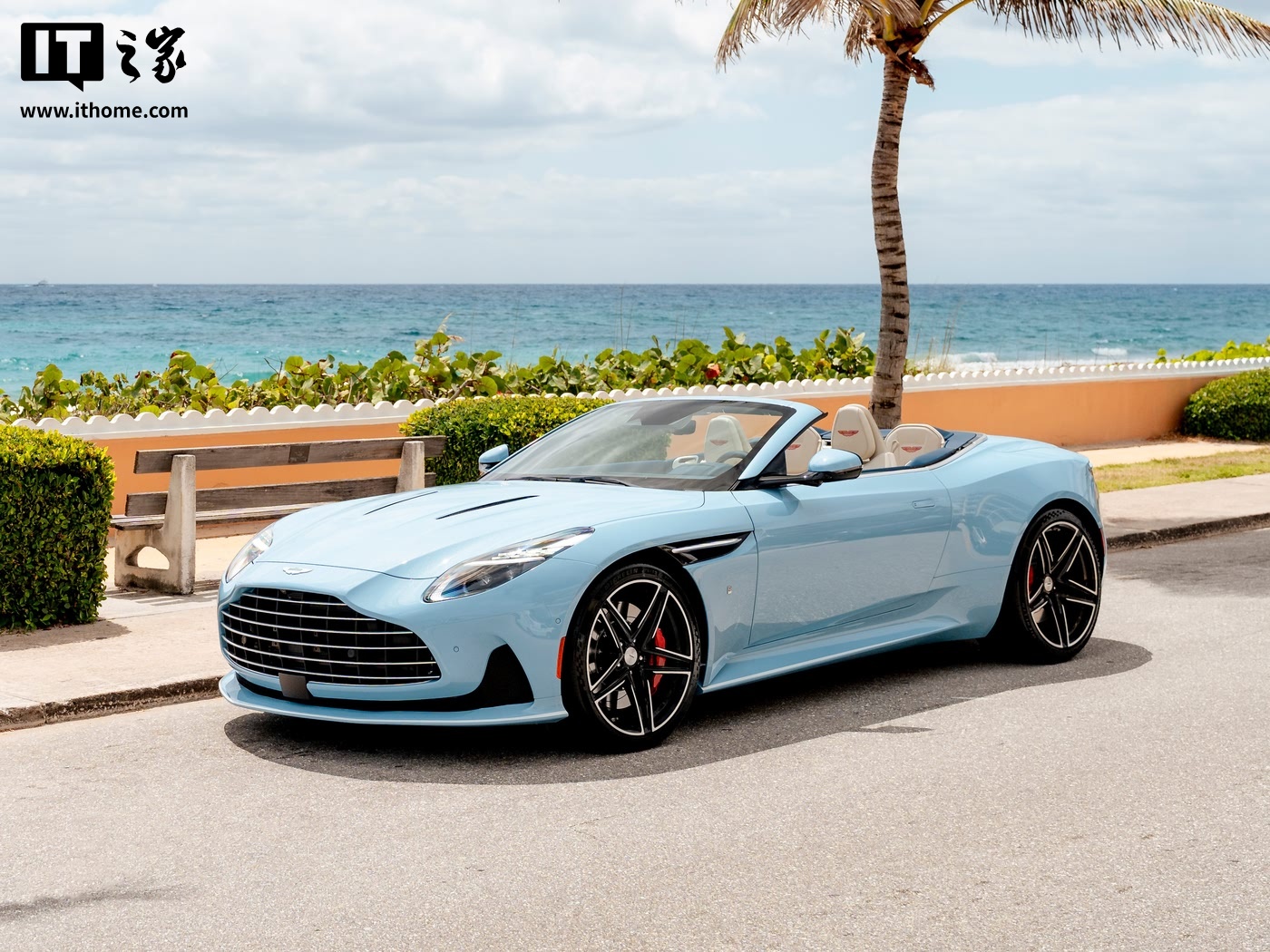 关于阿斯顿马丁险胜红牛二队，汉密尔顿惊艳四座的信息