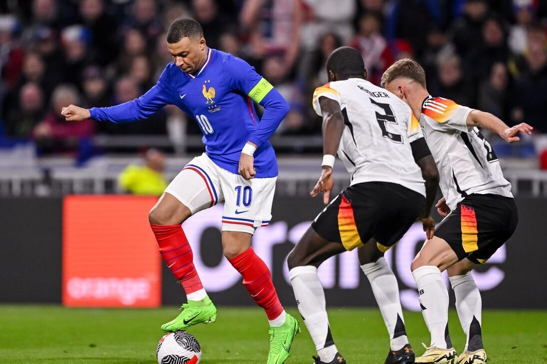 关于双雄会战！欧洲足球赛事中的精彩对决的信息