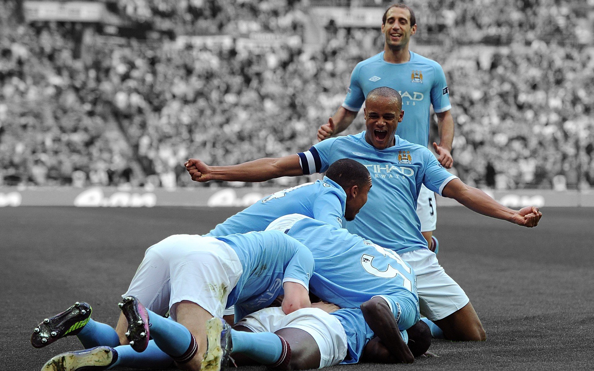 这是一篇为您定制的、充满戏剧张力与唯一性的特写文章